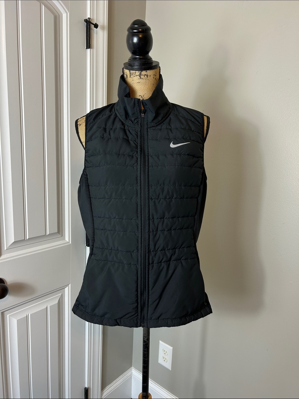 Nike Essential vest large
